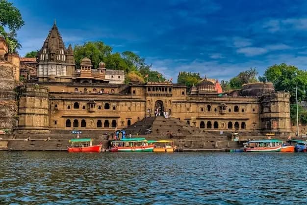 Maheshwar Fort and River Ghats